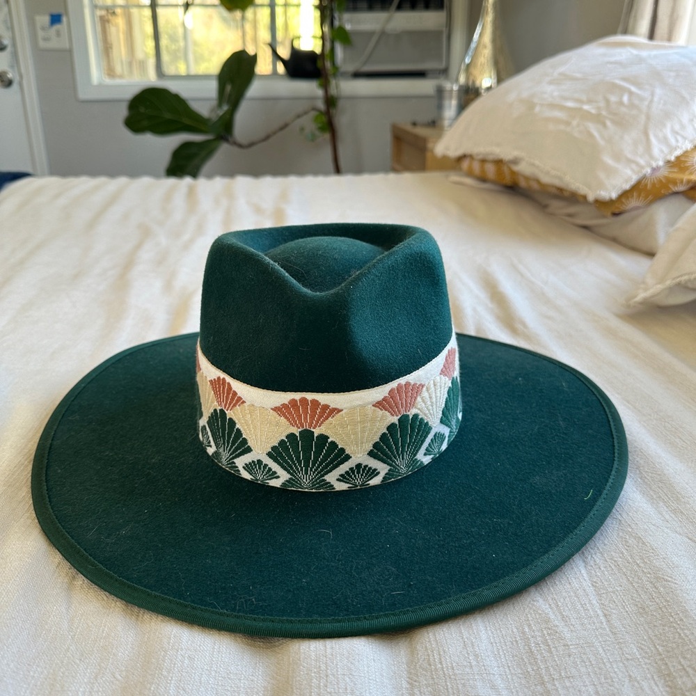 Olive & pique green wool hat